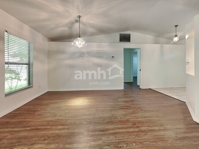 Building Photo - 234 Bryan Oak Avenue