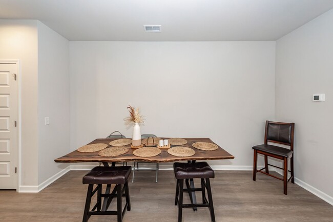 Building Photo - 3 Bedroom 2.5 Bath Single Family Home in W...