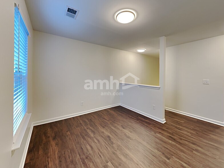 Building Photo - 977 Grenier Terrace NE