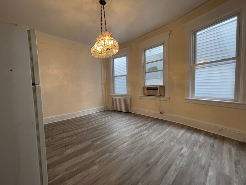 Unit 1 - 103 Storms Ave