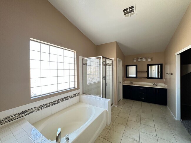 Building Photo - Discovery Hills