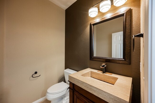 Building Photo - Luxury Home located in Henderson