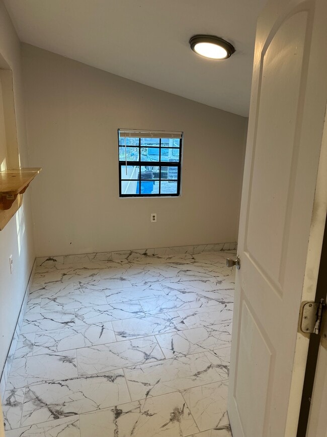 Building Photo - 1523 Mar Vic Ln