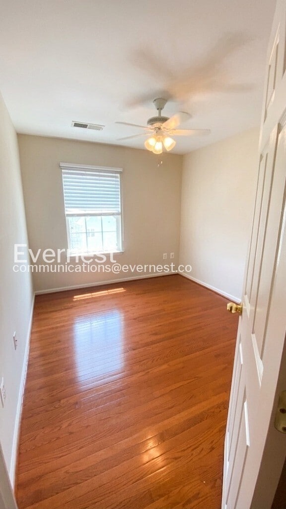 Building Photo - 1302 Wilcox Ave