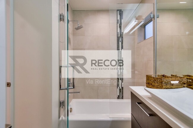 Building Photo - 2641 Curlew St