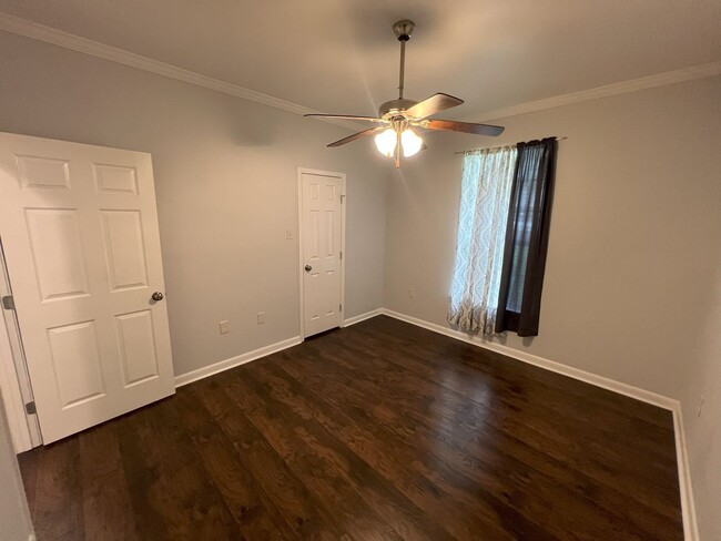 Building Photo - Newly remodeled, 4 bedroom, 2.5 bathroom h...