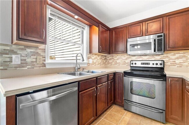Building Photo - 46 Mt Vernon Cir