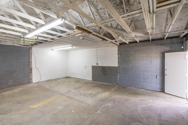 Building Photo - 1517 Gaylor Cir SE