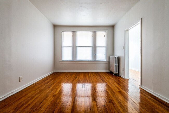 Building Photo - 2900 E 91st St Chicago, IL 60617