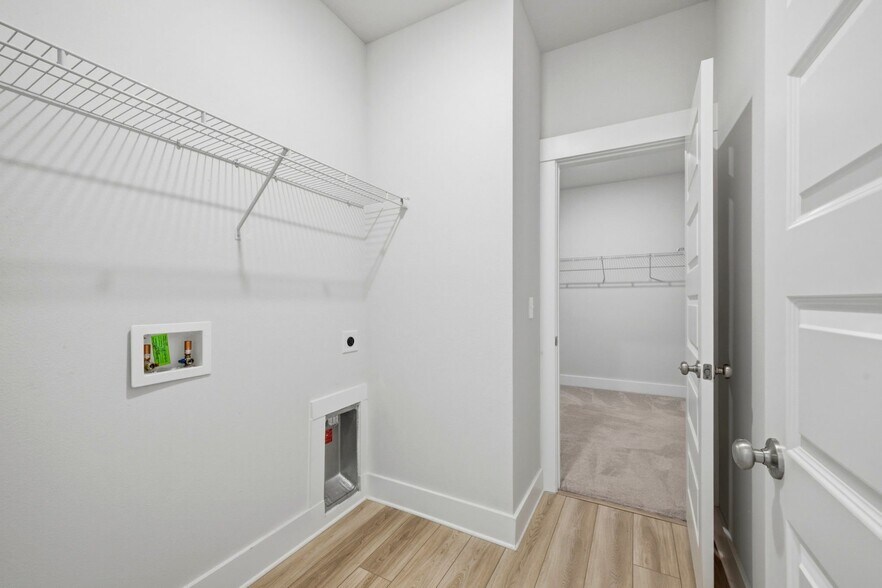 Building Photo - 209 Camellia Dr
