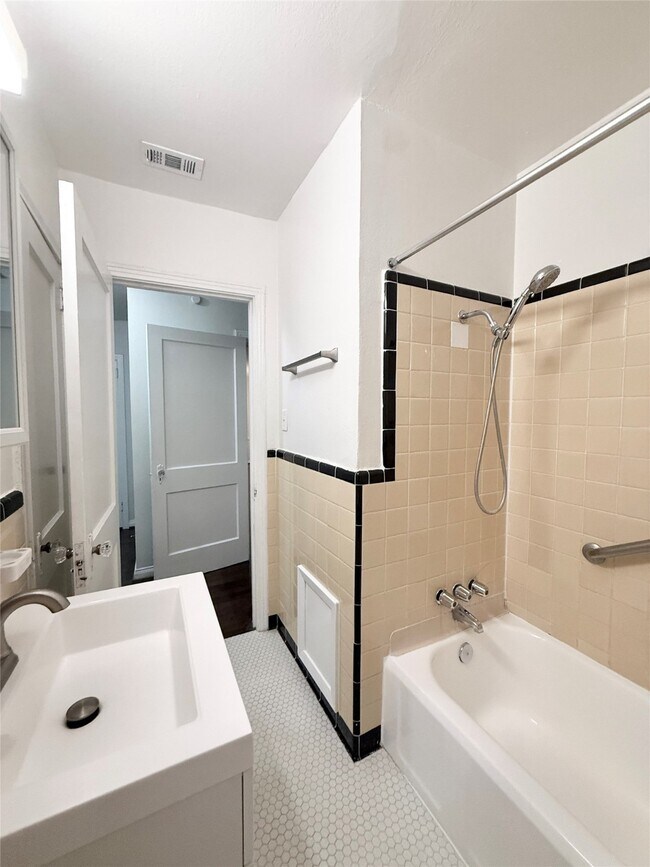 Building Photo - 4010 Yupon St