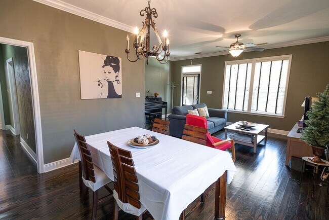 Building Photo - Cozy Midtown 3 Bed / 2 Bath Retreat!
