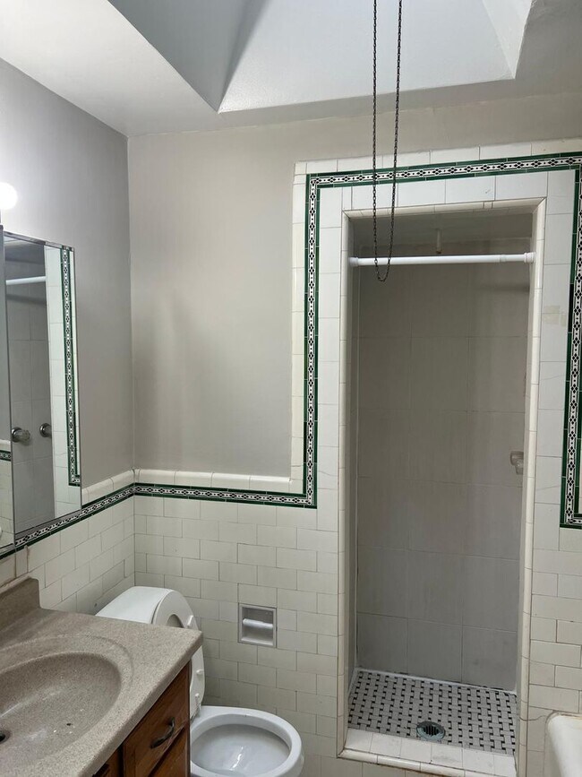 Building Photo - 209 W Laveer St