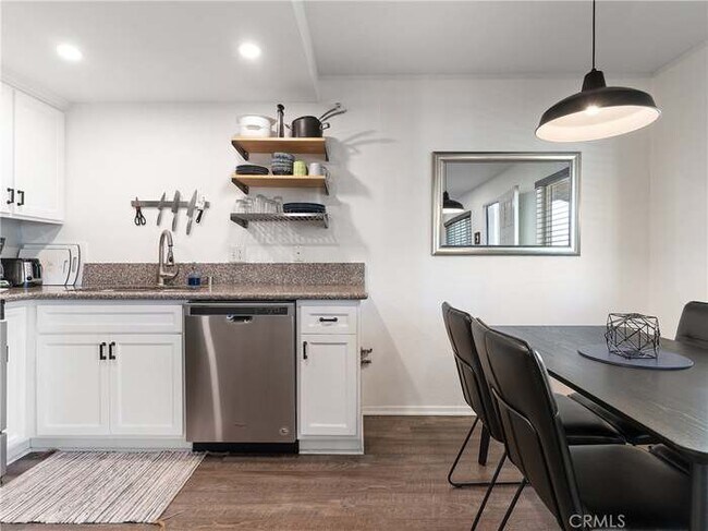 Building Photo - 14405 Cerise Ave