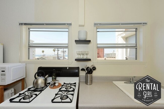 Building Photo - 26 Breeze Ave