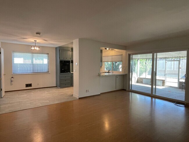 Building Photo - Remodeled 3 Bedroom 2 Bath in Berryessa area of San Jose