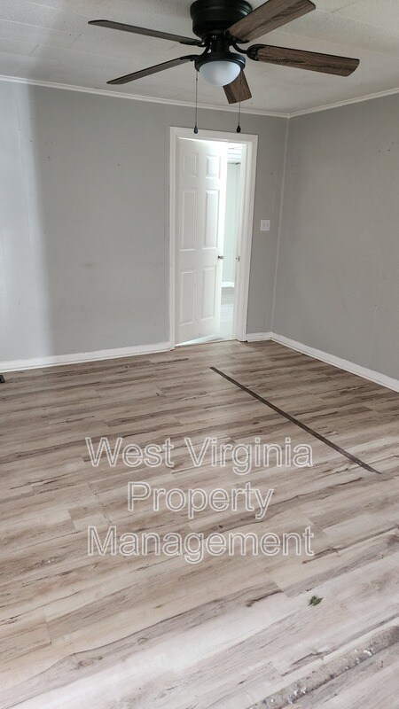 Building Photo - 132 S Hill St
