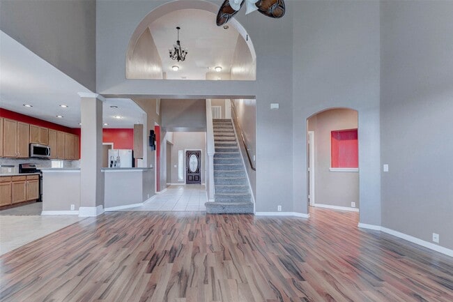 Building Photo - 2402 Sunlight Ln