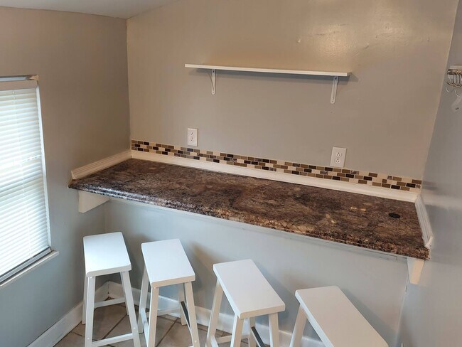 Building Photo - 607 Winthrop St