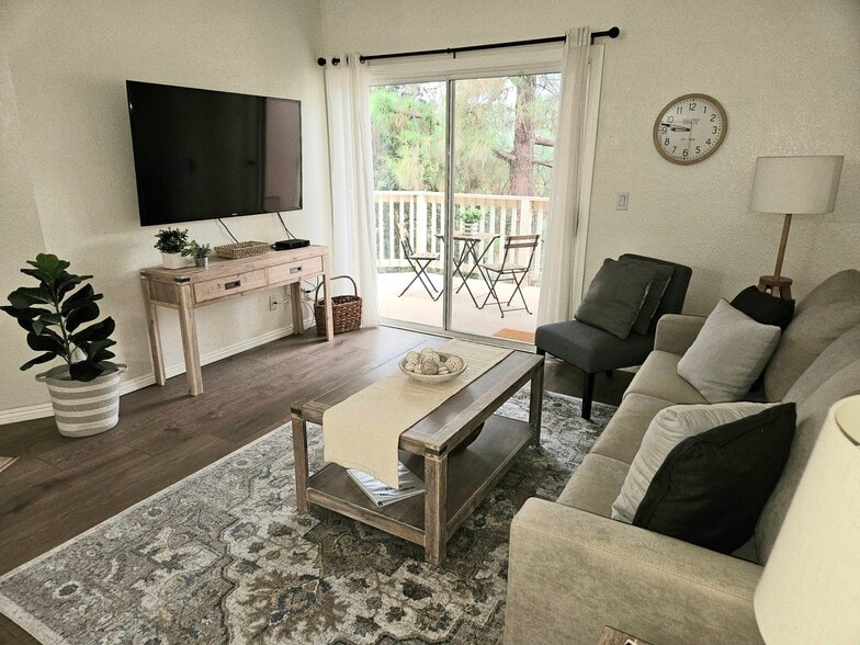 Building Photo - 631 Oak Run Trl