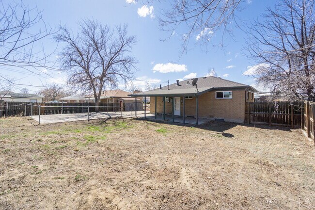 Building Photo - 7028 Lipan St