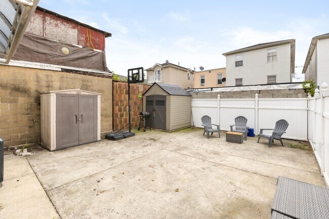 Building Photo - 359 Cator Ave