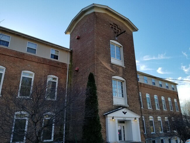 Primary Photo - 1220 51st Ave