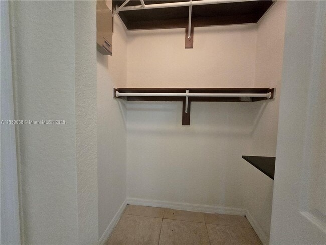 Building Photo - 3906 SW 48th Ave