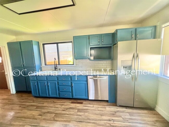 Building Photo - Remodeled 2 bedroom house on the flats with a garage, fenced yard, storage, and so much more!