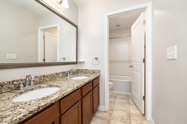 Building Photo - 865 Cormier Dr