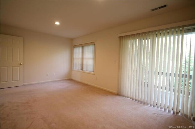 Building Photo - 1407 Larson Dr