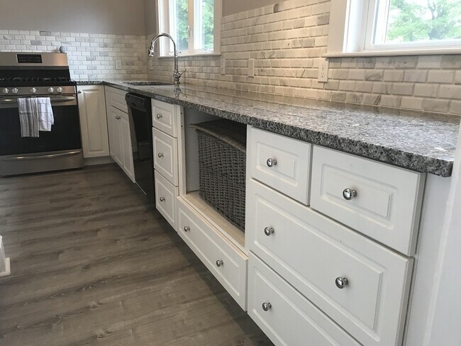 Building Photo - 11 Batchelder St