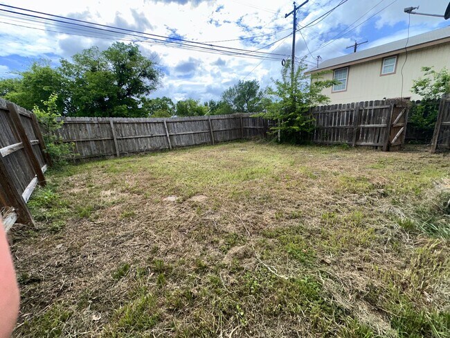 Building Photo - Conveniently located- Water and Trash Included