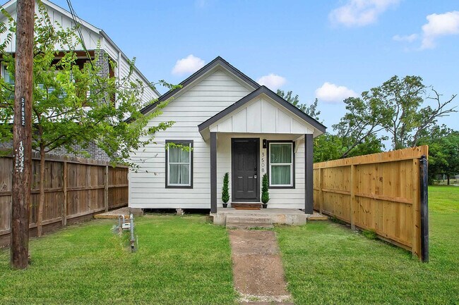Building Photo - 3508 Omega St