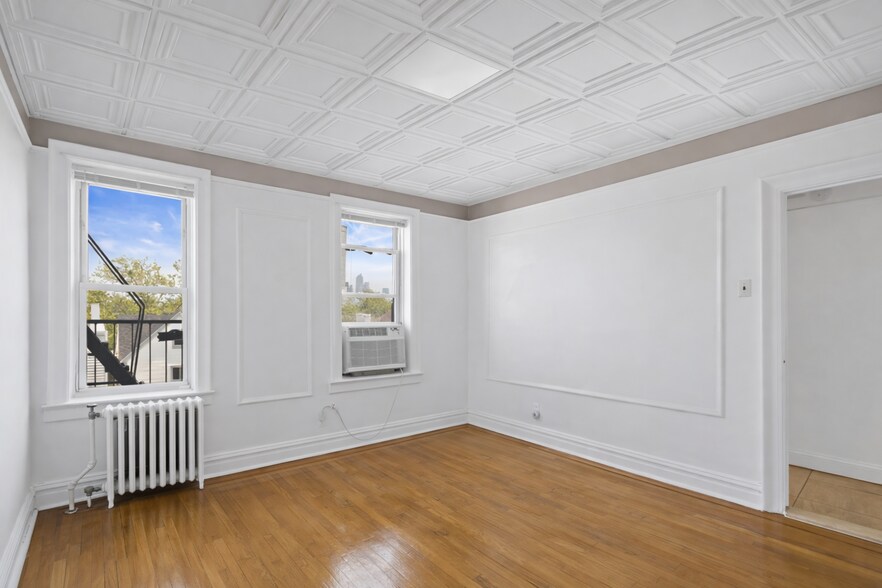 Bedroom Angle 2 - 3718 Park Ave