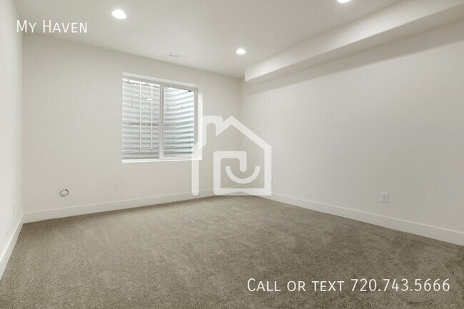 Building Photo - 26332 E Archer Ave