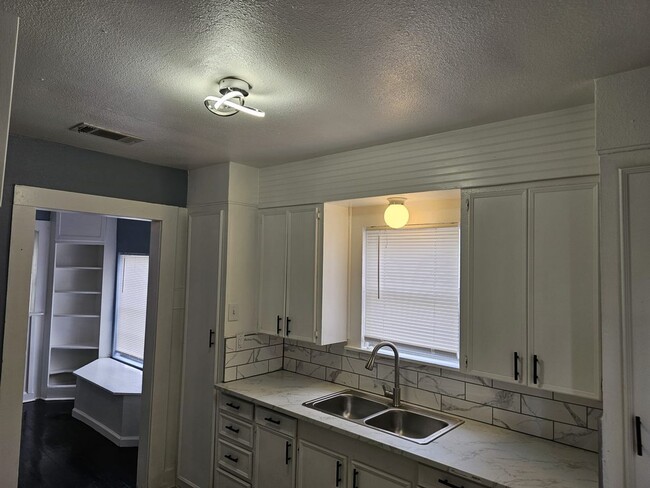 Building Photo - 2 bedroom house for rent in Downtown Killeen