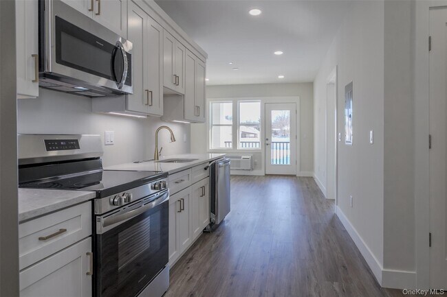 Building Photo - 124 S Main St