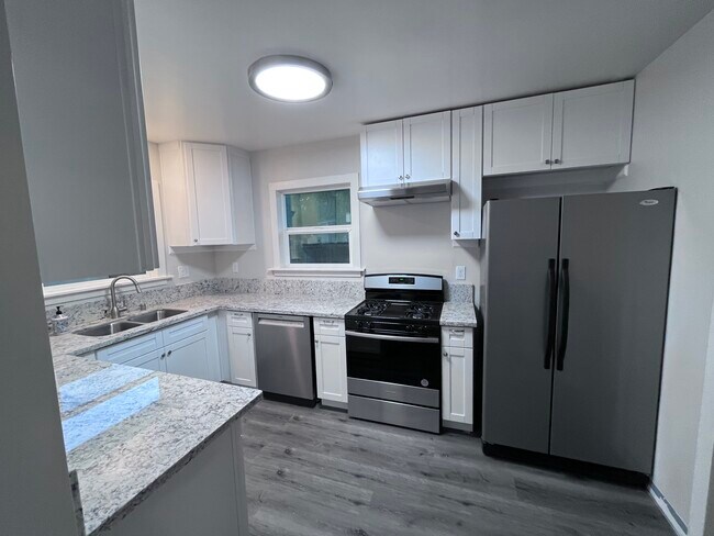 Building Photo - 3135 42nd St