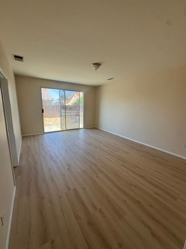 Building Photo - Beautiful Home Coming Soon!