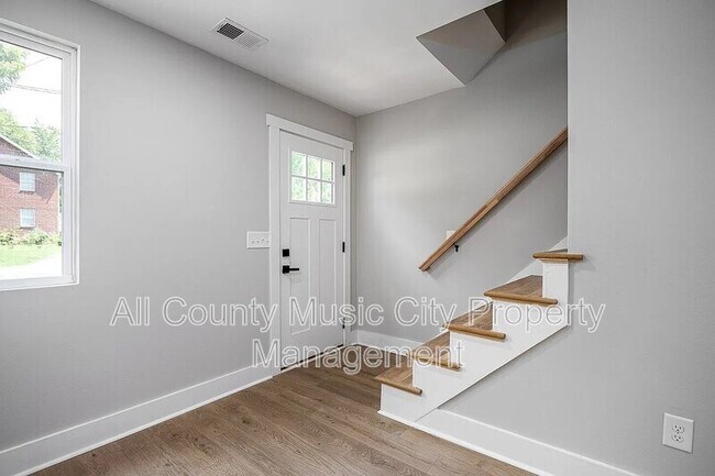 Building Photo - 1907 S Lyle Ln