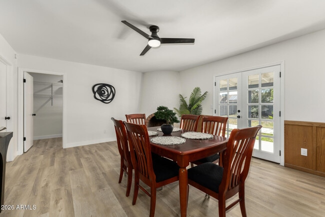 Building Photo - 4743 W Villa Theresa Dr