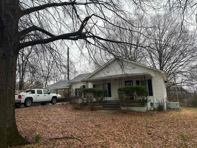 Building Photo - 713 Pine St