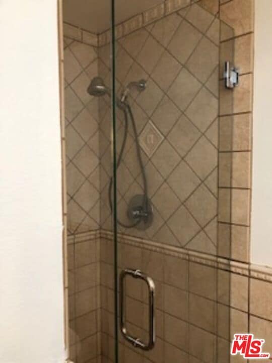 Building Photo - 622 S Barrington Ave