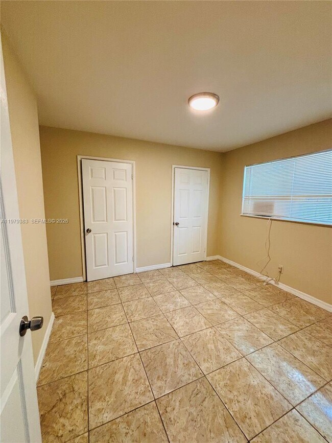 Building Photo - 825 NE 7th St