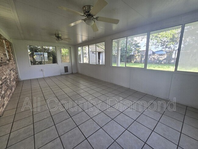 Building Photo - 215 S Kimbrel Ave