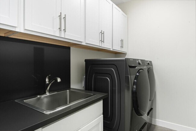 Building Photo - 58654 Piedmont Dr