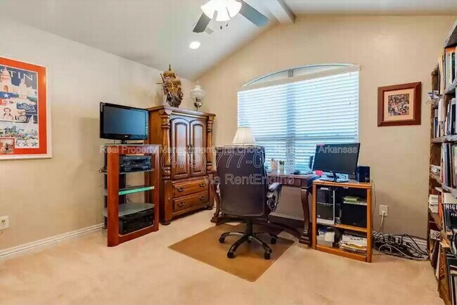 Building Photo - 2705 SW Glenn Ridge Rd