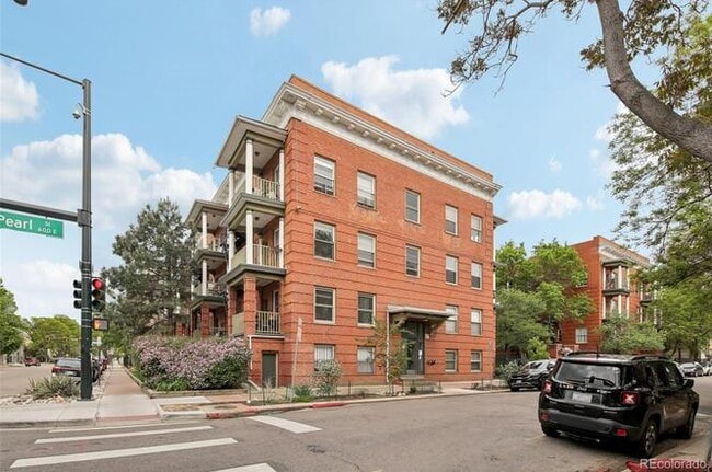 Building Photo - 1376 N Pearl St