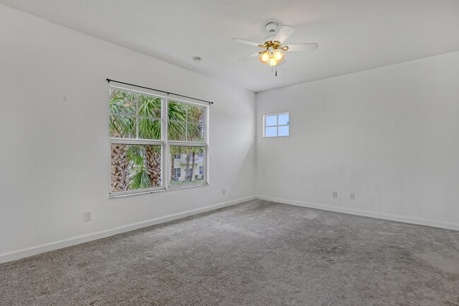 Building Photo - 2548 Creekside Dr